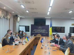 Забезпечити реалізацію права обирати та бути обраними